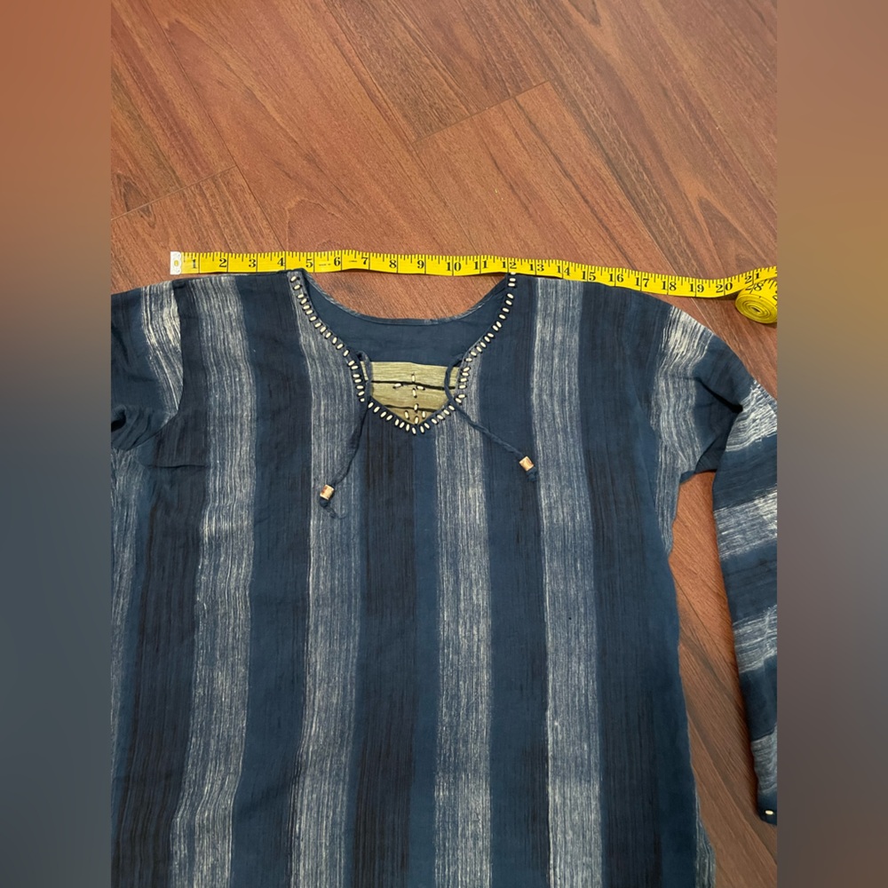 Authentic 70s handmade tunic shirt, wood beads, bell sleeves, peekaboo cut blue - Picture 9 of 12